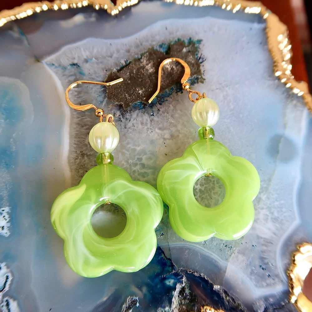 HANDMADE Green Flower Pearl dangle earrings!
